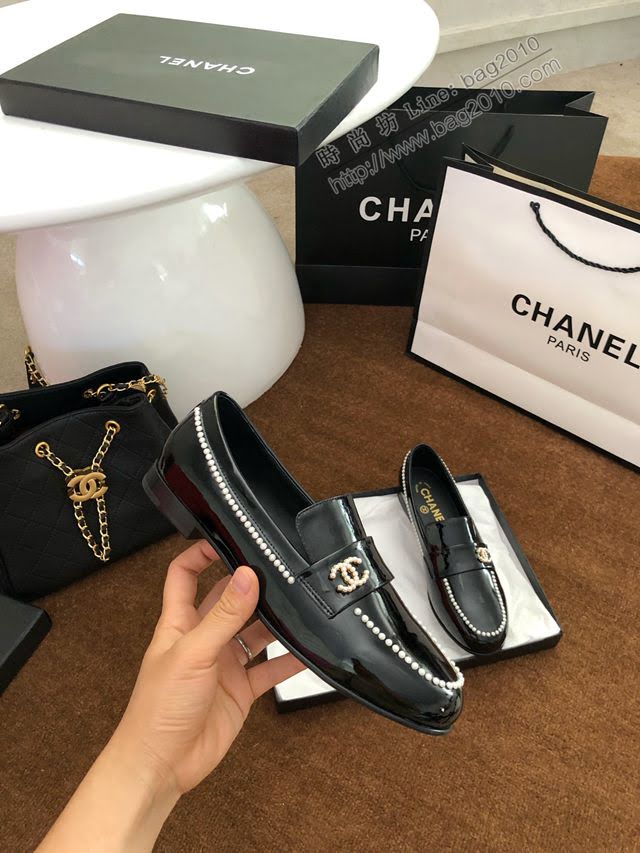 Chanel女鞋 香奈兒2020春夏頂級涼鞋系列 大扣小珍珠 Chanel爆款休閒女單皮鞋  naq1311